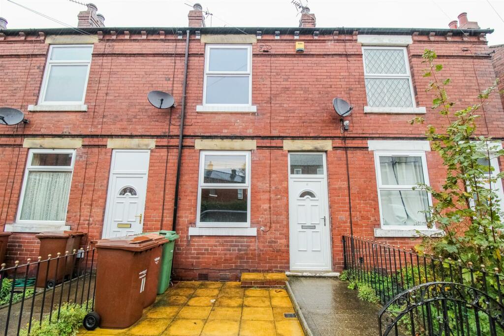 2 bedroom terraced house for sale in Medlock Road, Horbury, Wakefield, WF4