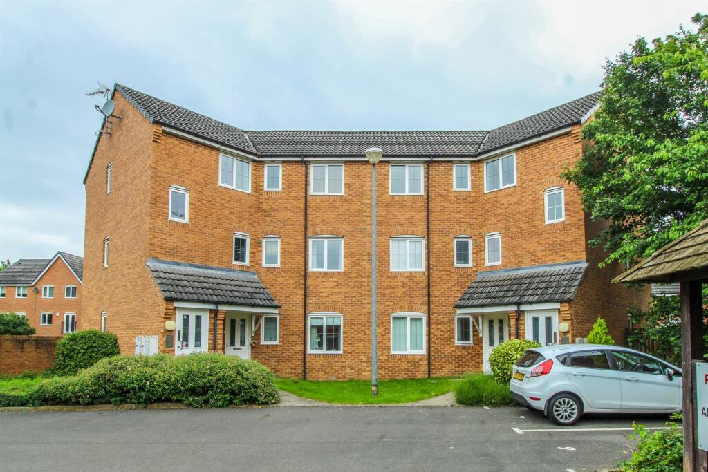 2 bedroom apartment for sale in Lapwing View, Horbury, Wakefield, WF4