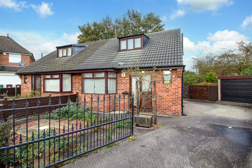 2 bedroom bungalow for sale in Park Grove, Horbury, Wakefield, WF4