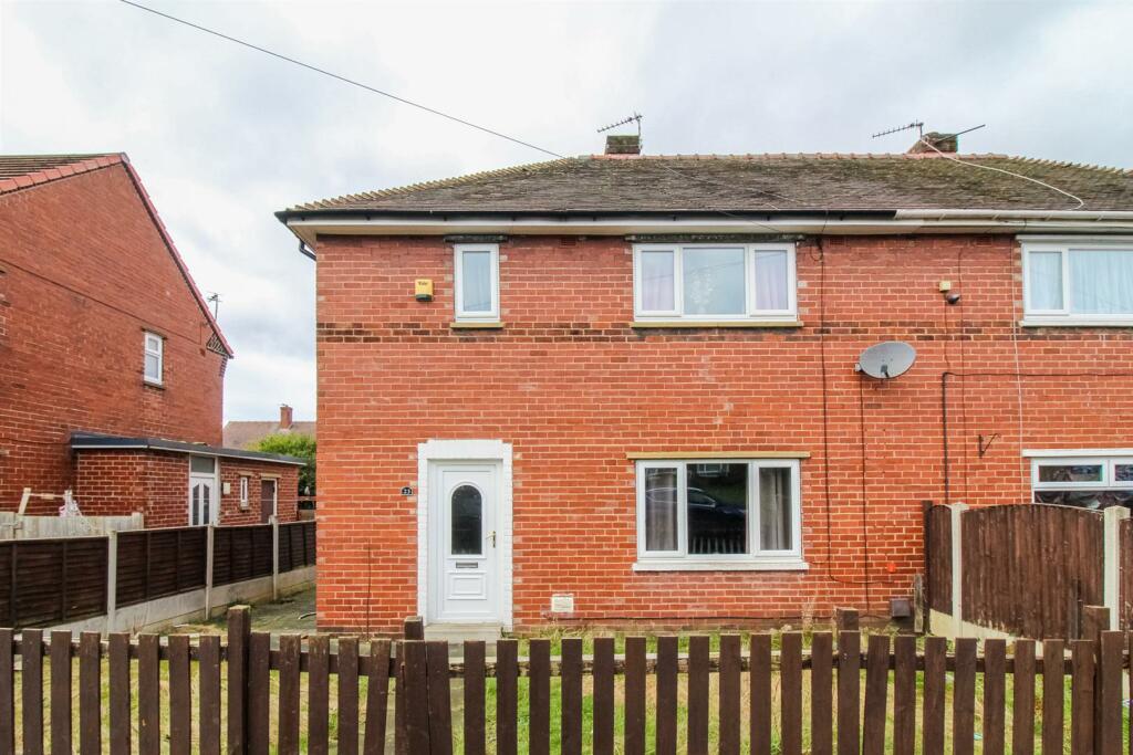 3 bedroom semidetached house for sale in Clifton Drive, Horbury