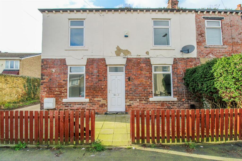 2 bedroom end of terrace house for sale in Victoria Street, Horbury