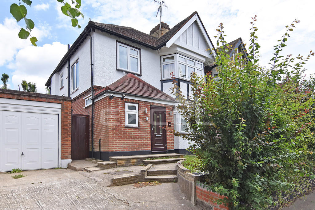 4 bedroom semidetached house for rent in Courthouse Gardens, West