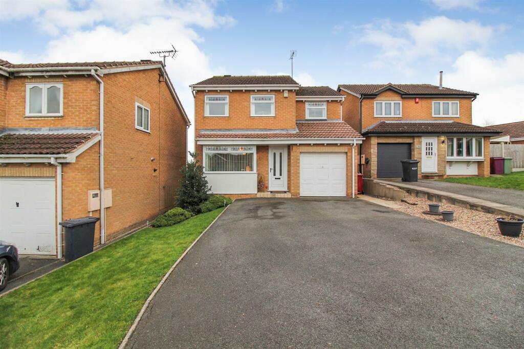4 bedroom detached house for sale in Tiree Close, Tibshelf, Alfreton, DE55