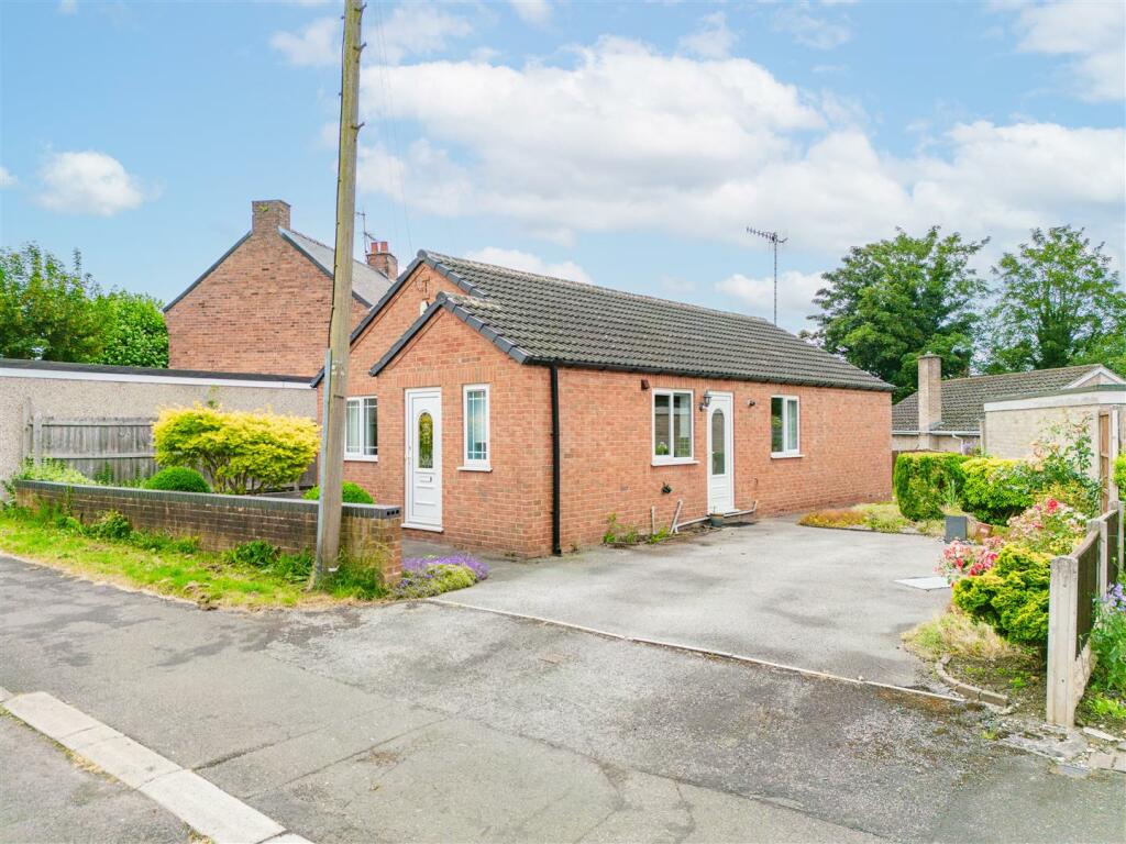 3 bedroom detached bungalow for sale in Ashgate Valley Road