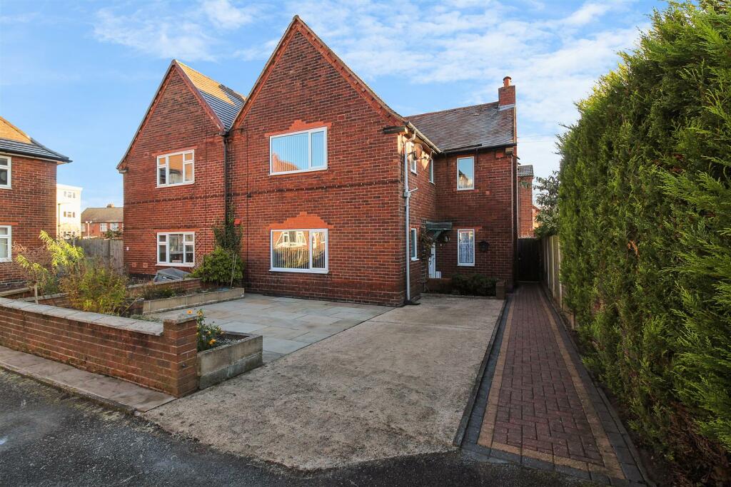 3 bedroom semidetached house for sale in St. Augustines Road
