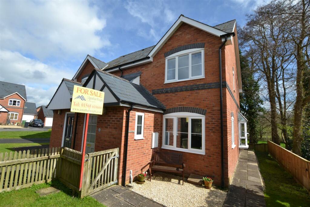 3 bedroom semidetached house for sale in Black Barn Close, Kington, HR5