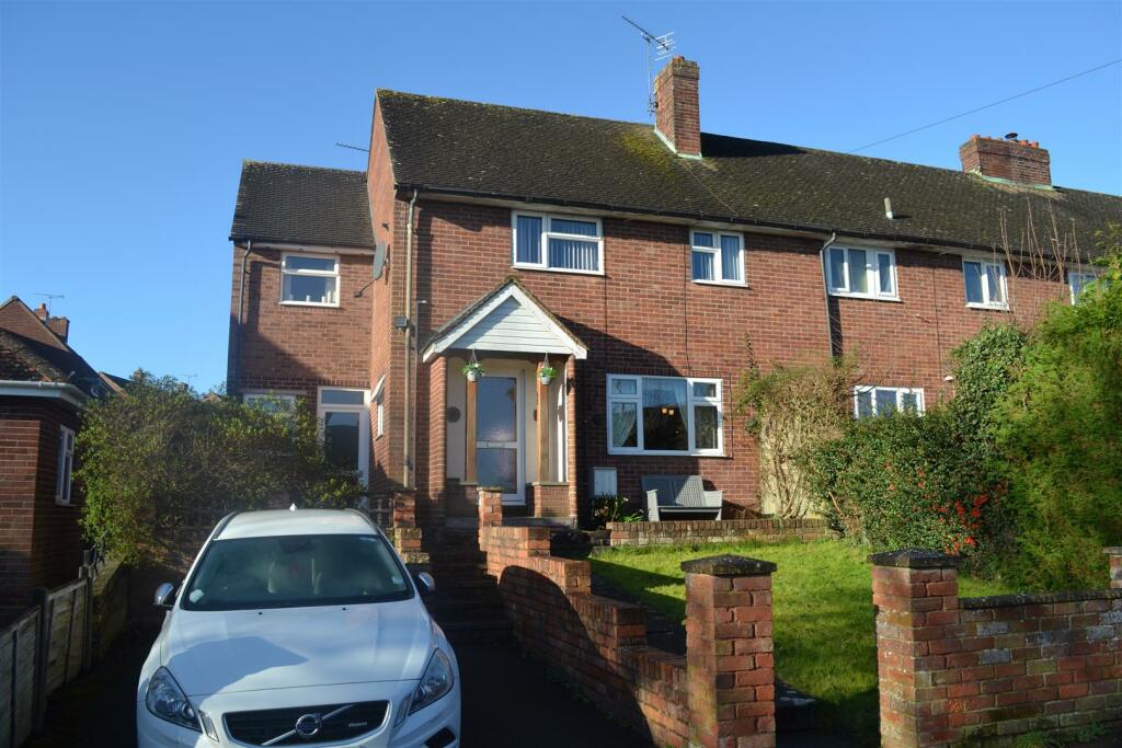 3 bedroom terraced house for sale in Sandpits, Leominster, HR6