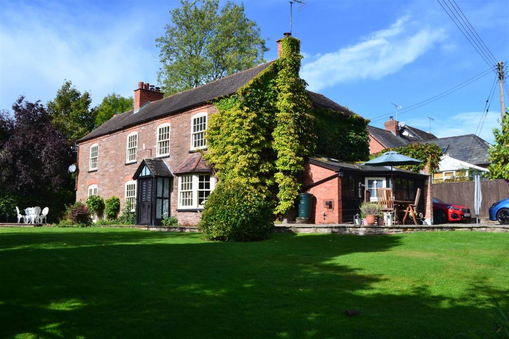 4 bedroom detached house for sale in Kimbolton, Leominster, HR6