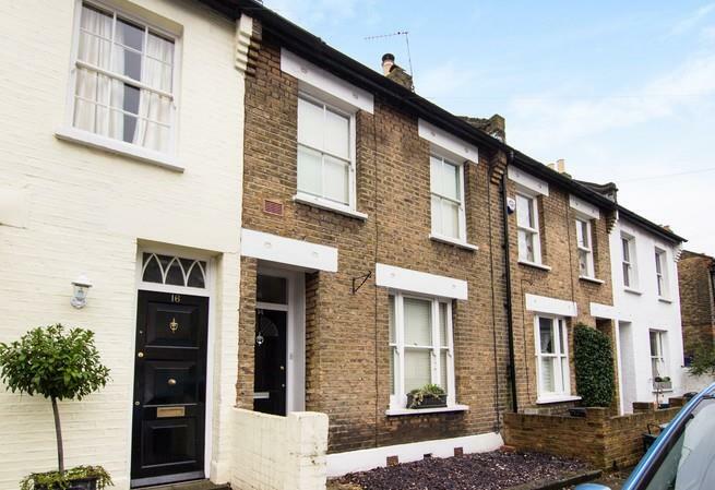 2 bedroom house for rent in Charles Street, Barnes, London, SW13