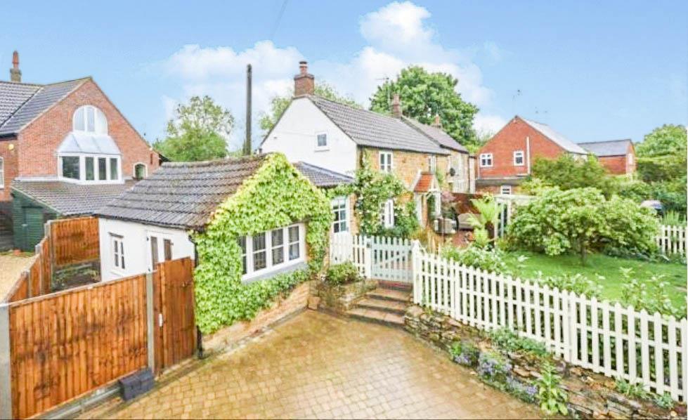 2 bedroom cottage for sale in Main Street, Market Harborough, LE16