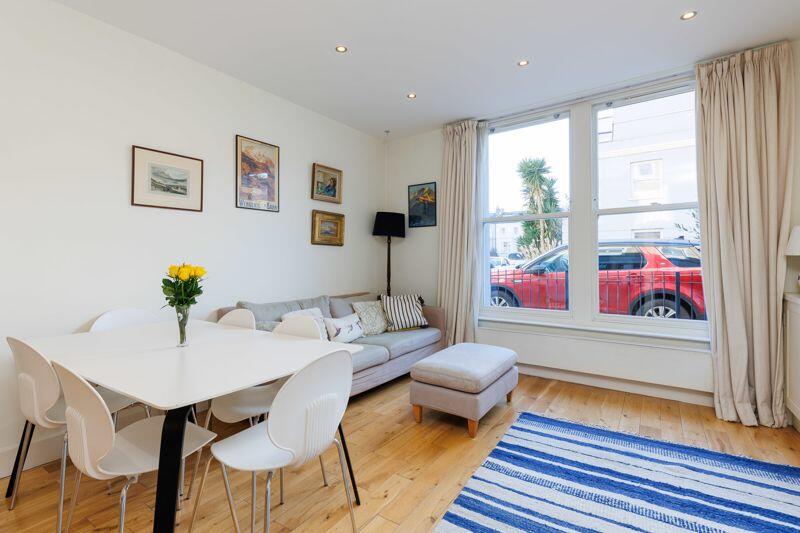 2 bedroom ground floor flat for sale in Wendell Road W12