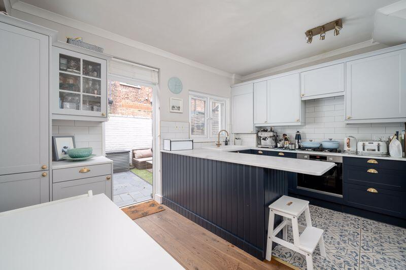 Main image of property: Willow Vale W12