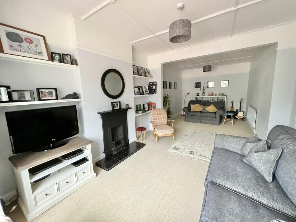 4 bedroom semidetached house for sale in Jubilee Road, Mytchett, GU16