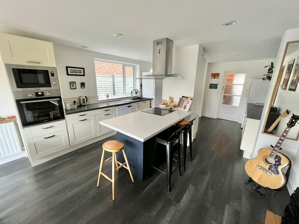 4 bedroom semidetached house for sale in Jubilee Road, Mytchett, GU16