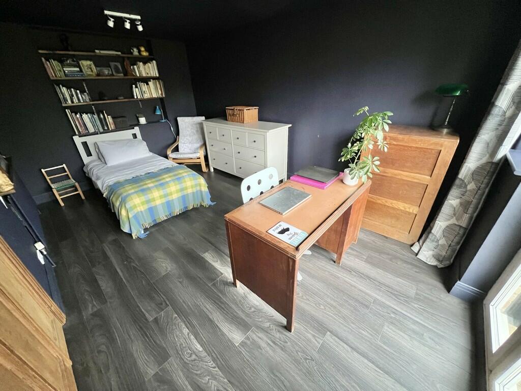 4 bedroom semidetached house for sale in Jubilee Road, Mytchett, GU16