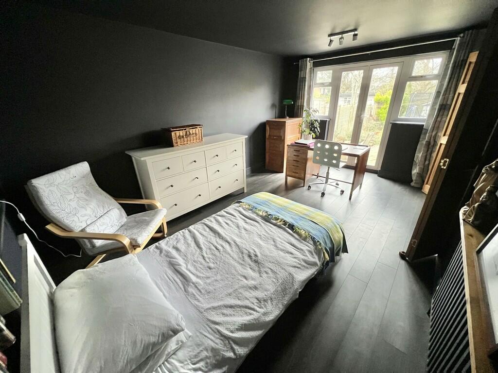 4 bedroom semidetached house for sale in Jubilee Road, Mytchett, GU16