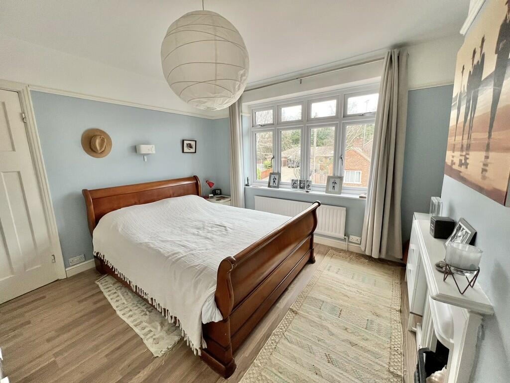 4 bedroom semidetached house for sale in Jubilee Road, Mytchett, GU16