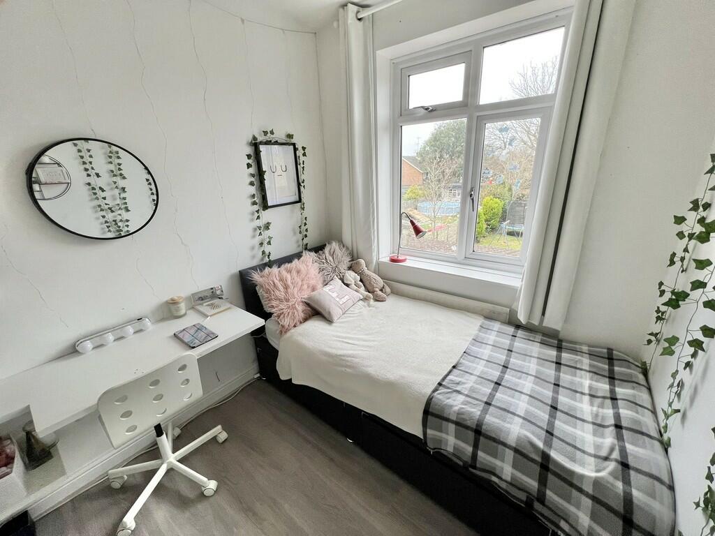 4 bedroom semidetached house for sale in Jubilee Road, Mytchett, GU16