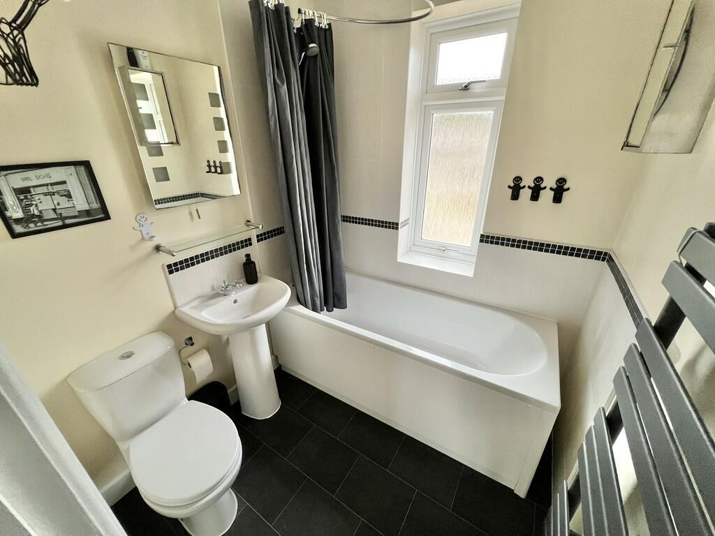 4 bedroom semidetached house for sale in Jubilee Road, Mytchett, GU16