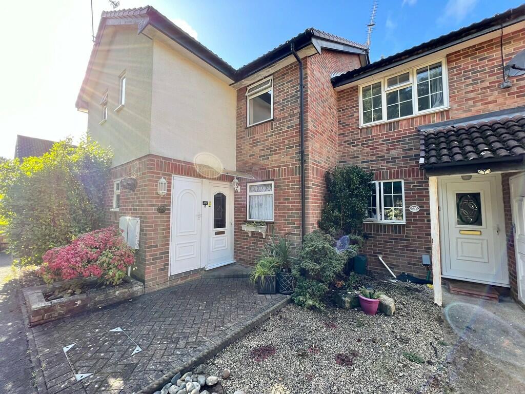 2 bedroom terraced house for sale in Cheylesmore Drive, Frimley, GU16