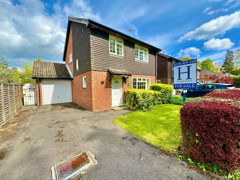 4 bedroom detached house for sale in Heenan Close, Frimley Green, GU16
