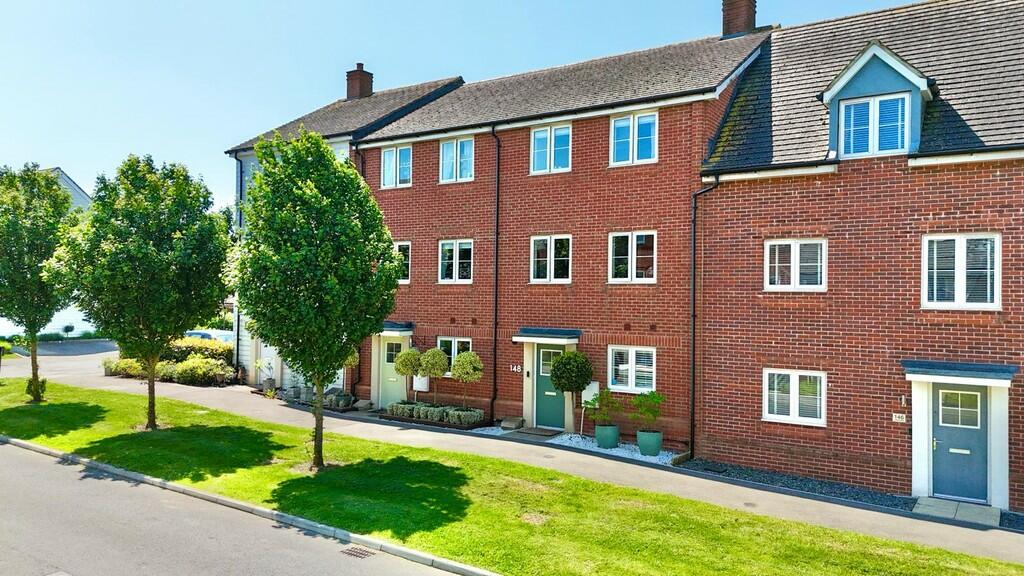3 bedroom town house for sale in Jubilee Drive, Church Crookham, Fleet
