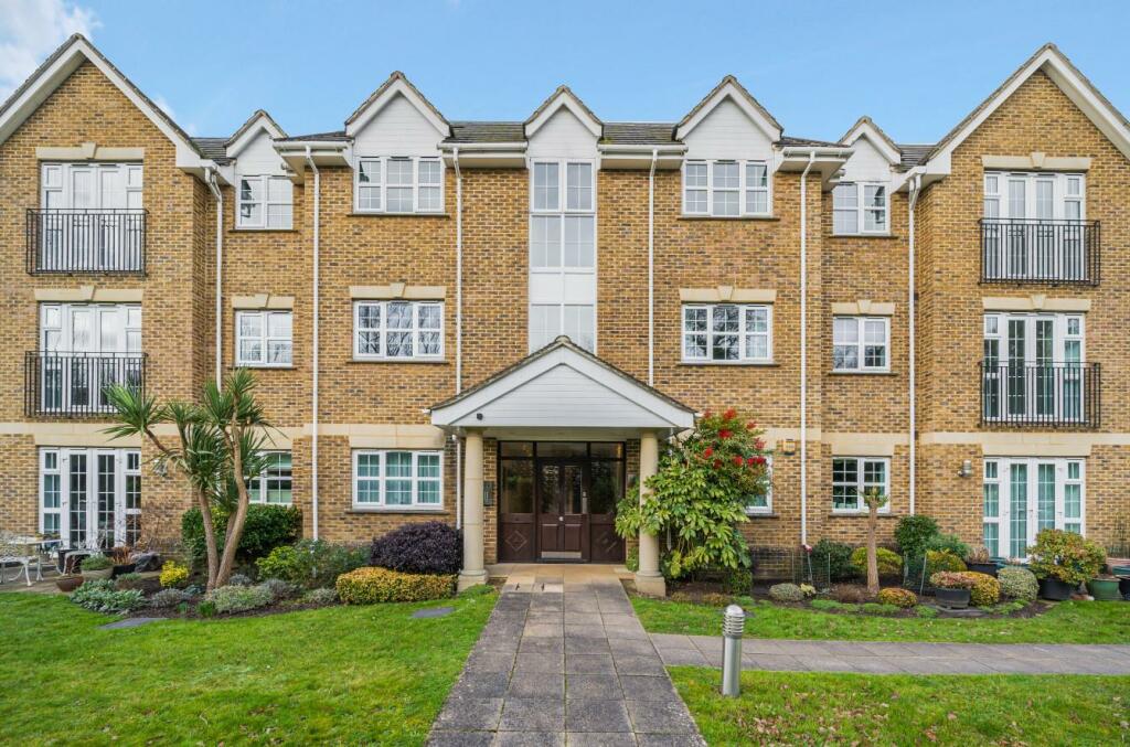 2 bedroom apartment for sale in Portsmouth Road, Camberley, GU15