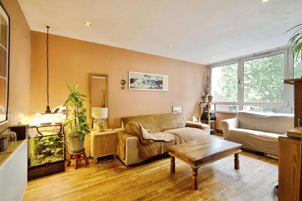 Main image of property: Strafford Street, LONDON, London, E14