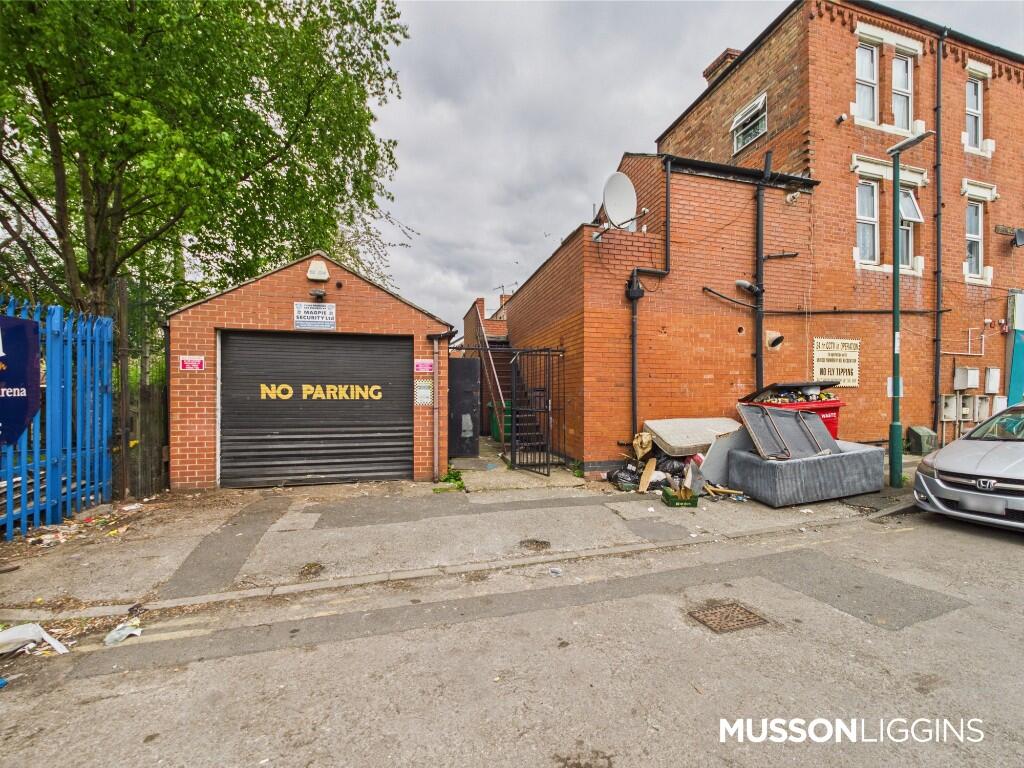 Main image of property: 235a Radford Road, Nottingham, Nottinghamshire, NG7 5GU