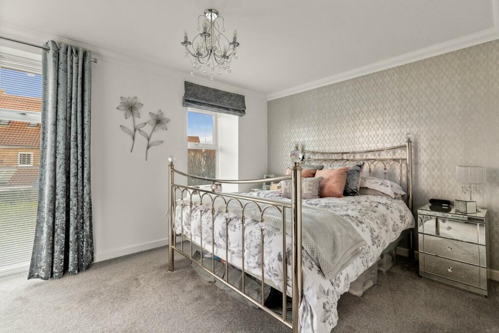 3 bedroom semidetached house for sale in Paxton Avenue, Hawkinge