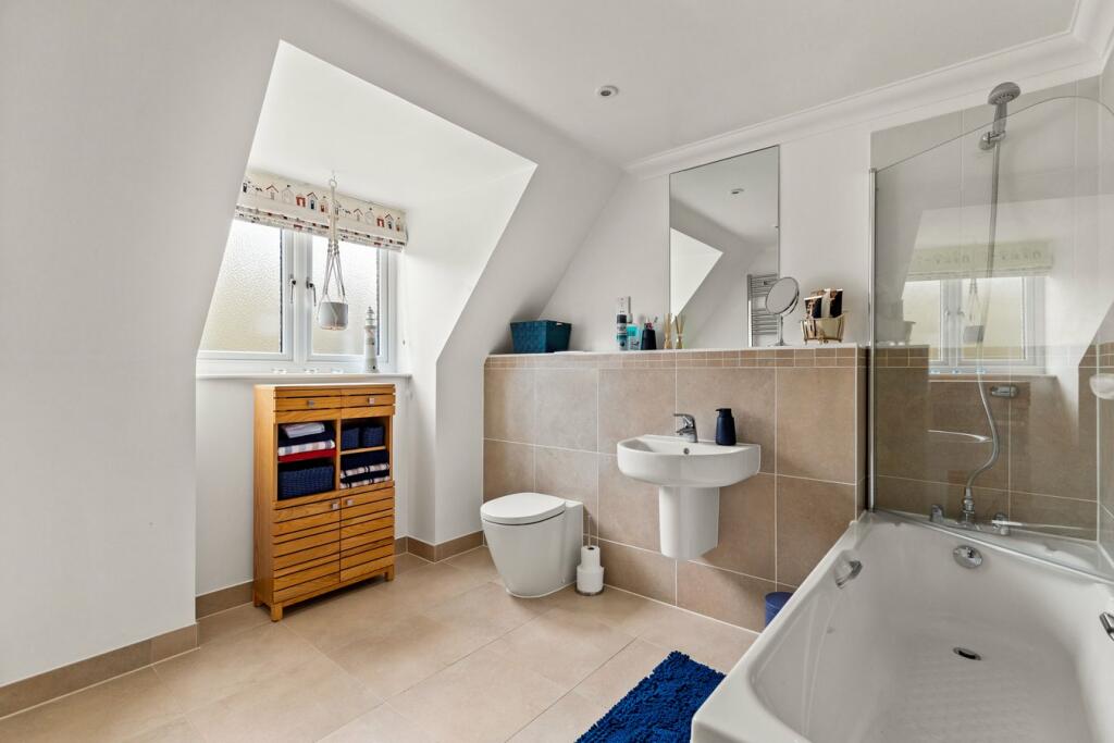 3 bedroom semidetached house for sale in Paxton Avenue, Hawkinge