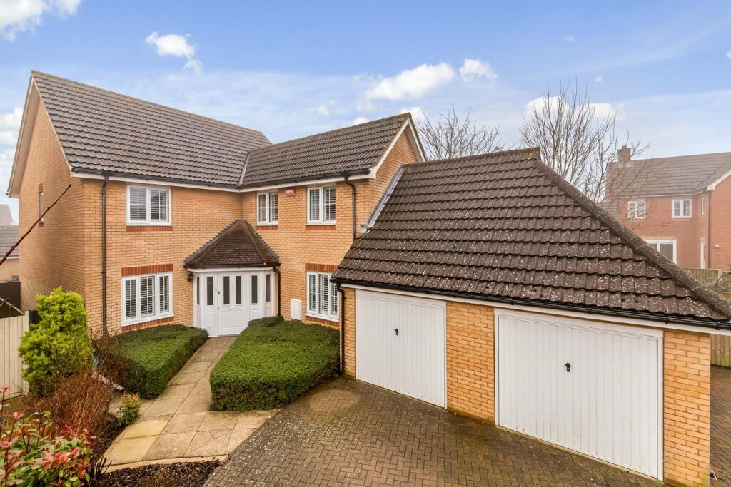 4 bedroom detached house for sale in Campbell Road, Hawkinge