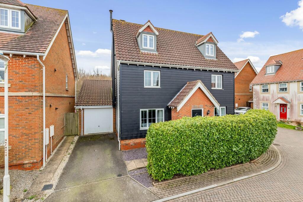 5 bedroom detached house for sale in Atkinson Road, Hawkinge