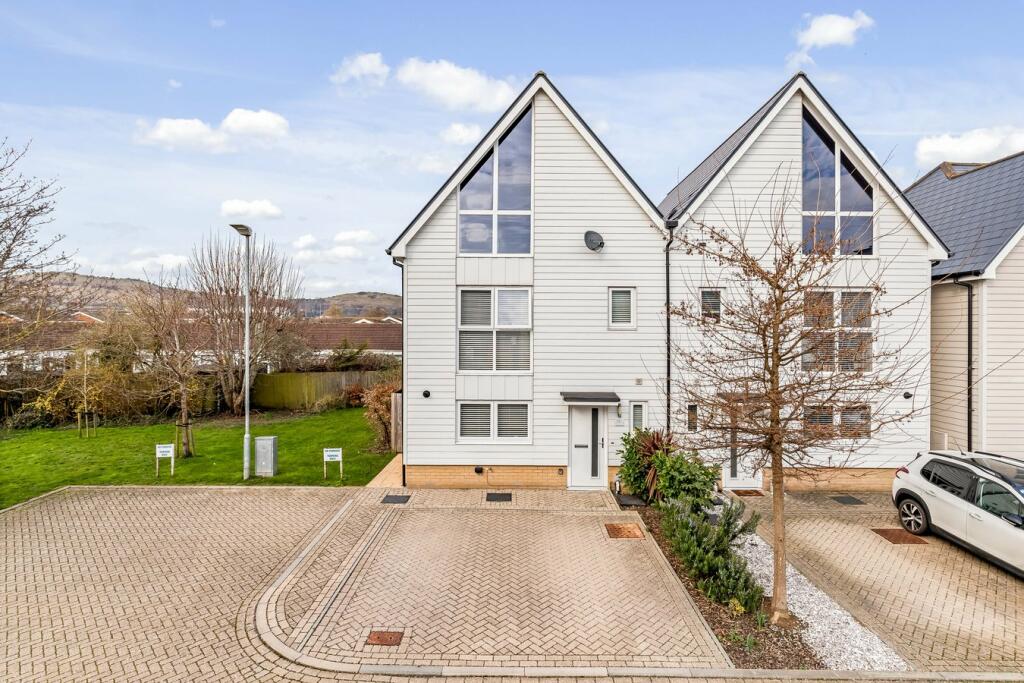 3 bedroom semidetached house for sale in Trinity Drive, Folkestone, CT19