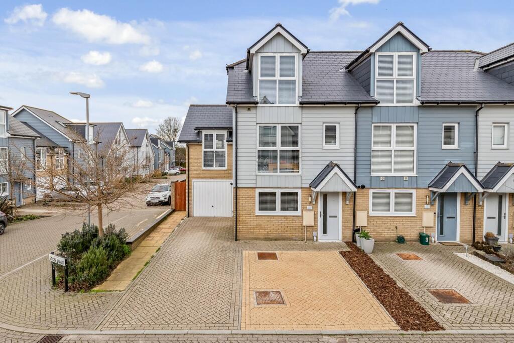 4 bedroom end of terrace house for sale in Eton Walk, Folkestone, CT19