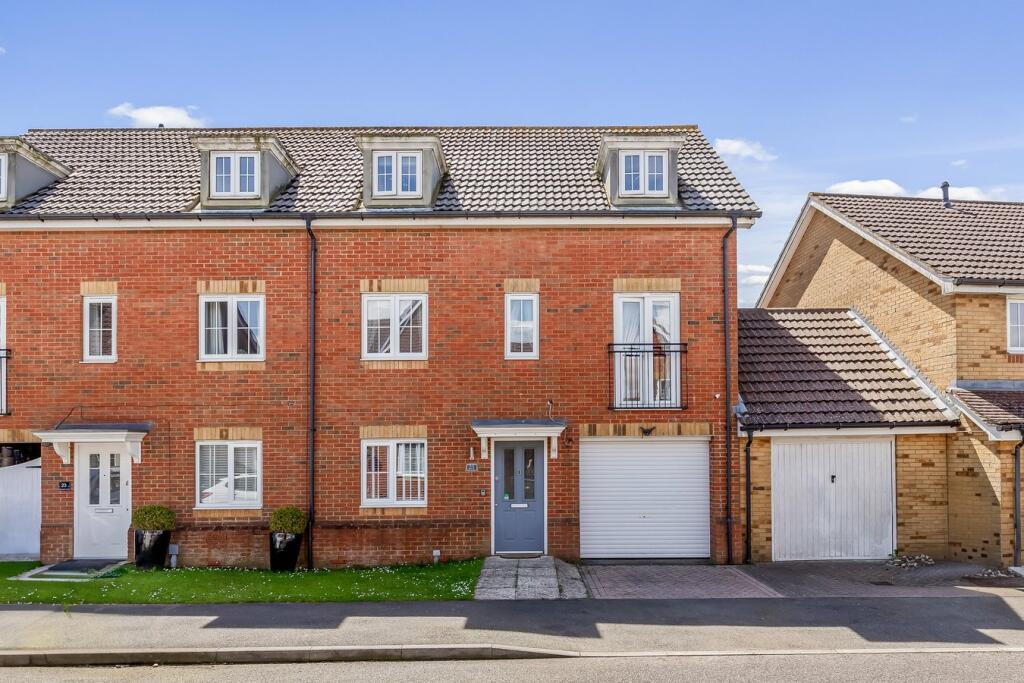 4 bedroom semidetached house for sale in Campbell Road, Hawkinge, Folkestone, CT18