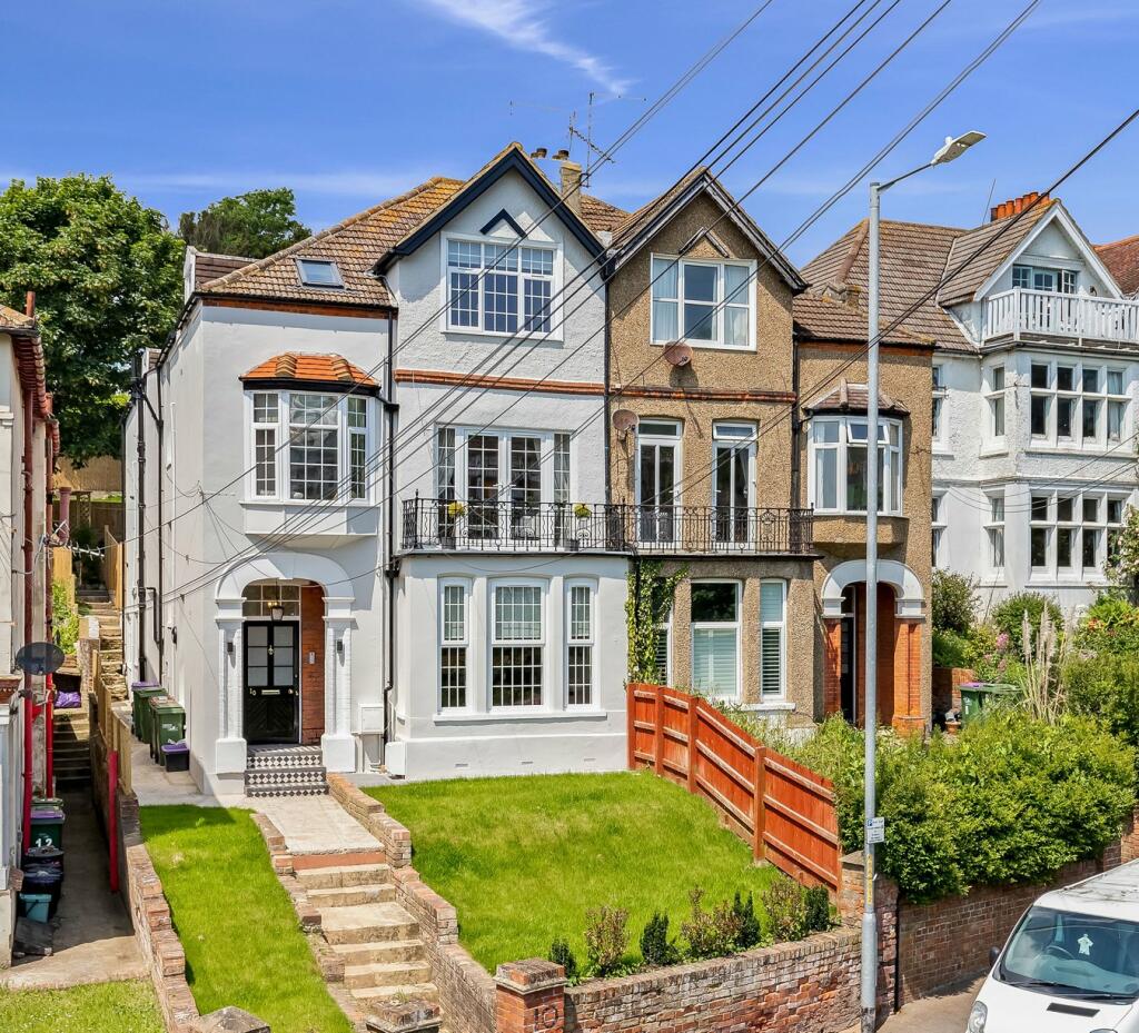 2 bedroom flat for sale in Sandgate Hill, Sandgate, Folkestone, CT20