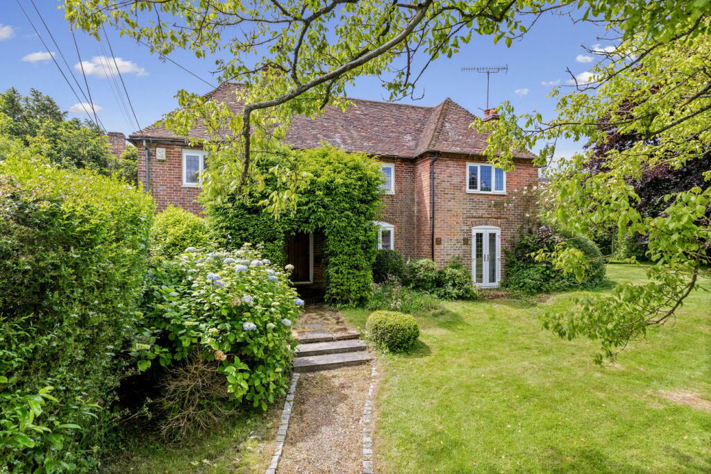 5 bedroom detached house for sale in Pay Street, Hawkinge, Folkestone, CT18