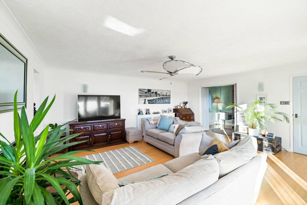 Additional property image - Upper Corniche, Sandgate, Folkestone, CT20