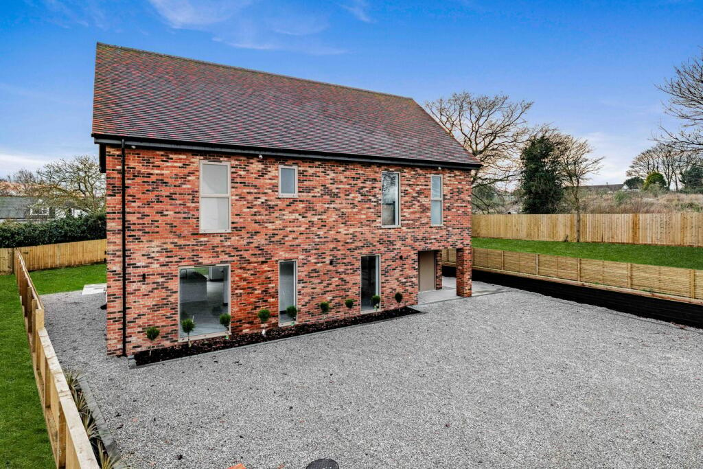 4 bedroom detached house