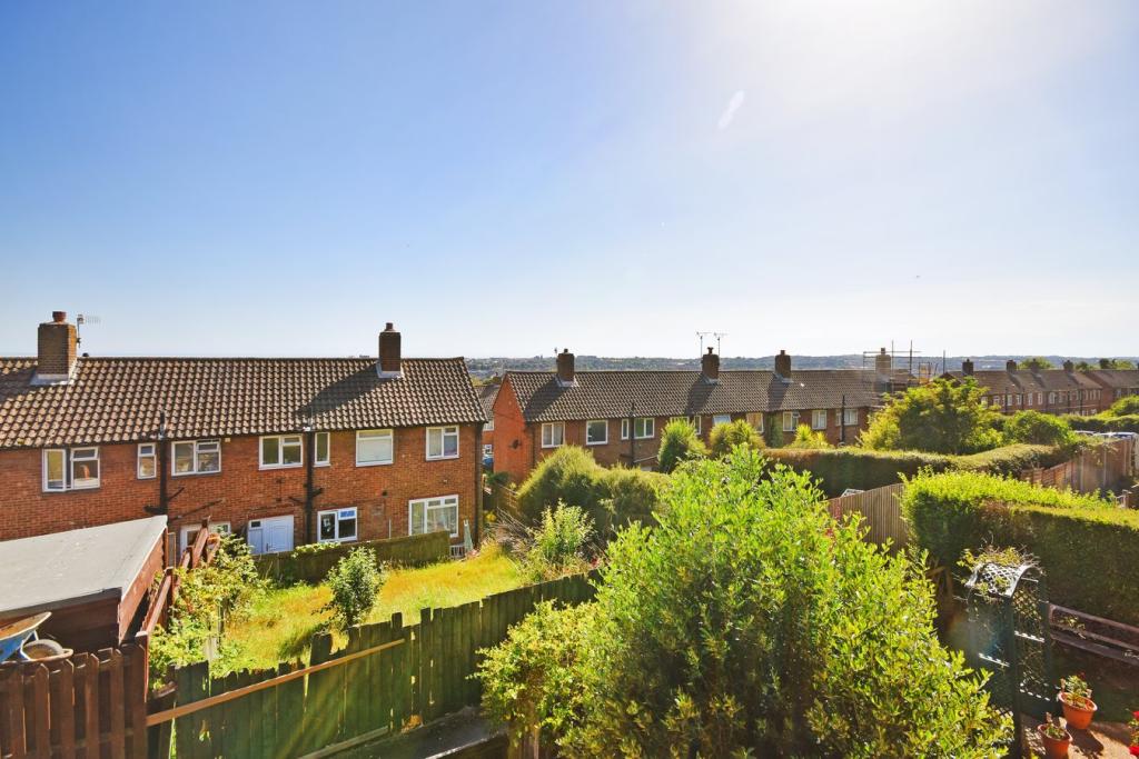 3 bedroom terraced house for sale in Creteway Close, Folkestone, CT19