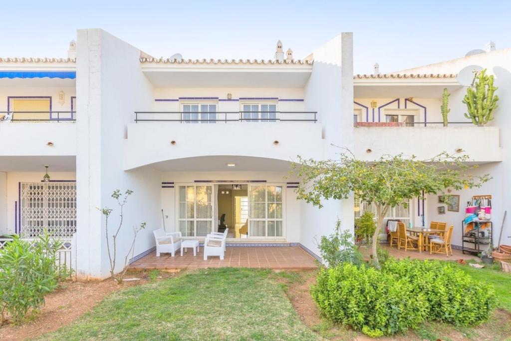 5 bedroom town house for sale in Andalucia, Malaga, Sitio de Calahonda, Spain