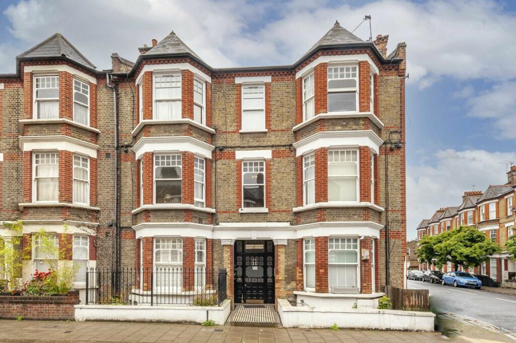 3 bedroom flat for sale in Edgeley Road, Clapham, SW4
