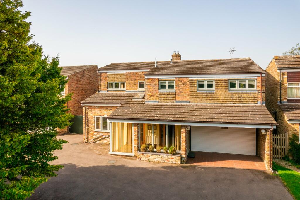 4 bedroom detached house for sale in Henton, Chinnor, Oxfordshire, OX39