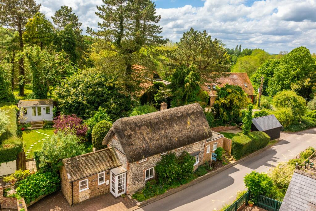 2 bedroom detached house for sale in Church Lane, Great Kimble