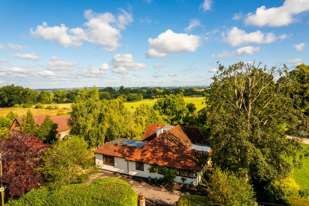 3 bedroom bungalow for sale in Ellesborough Road, Little Kimble