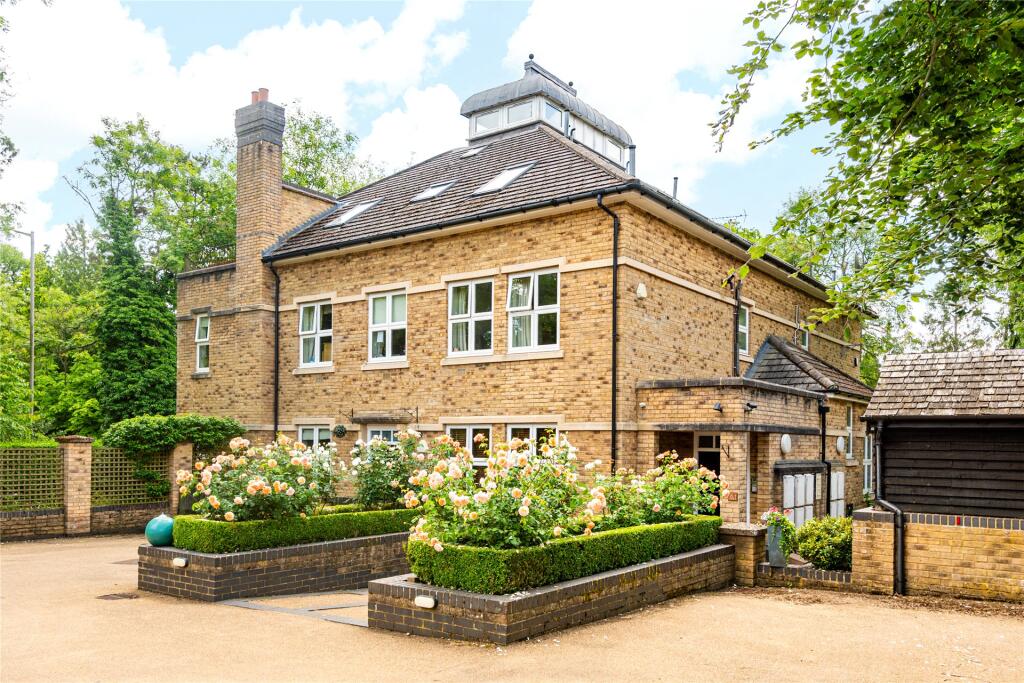 Main image of property: Amersham Road, Hazlemere, High Wycombe, Buckinghamshire, HP15