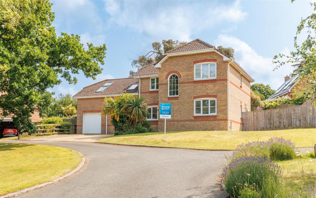 Main image of property: EXTREMELY WELL PRESENTED FAMILY HOME - Mallard Point, Northwood, Cowes
