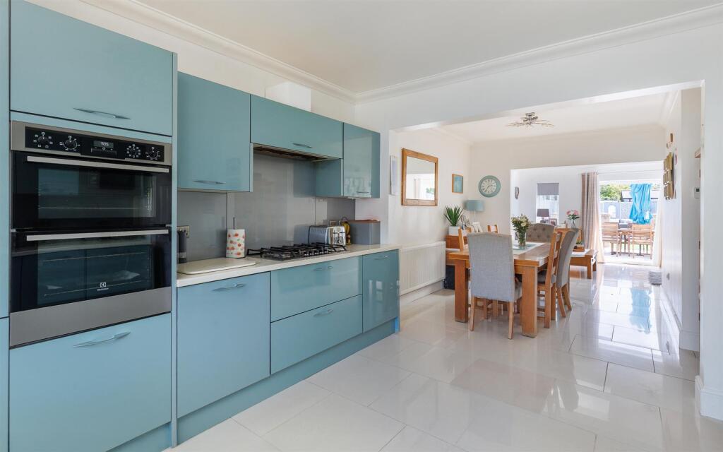 Main image of property: GREAT LOCATION FOR AMENITIES - Park Road, Cowes