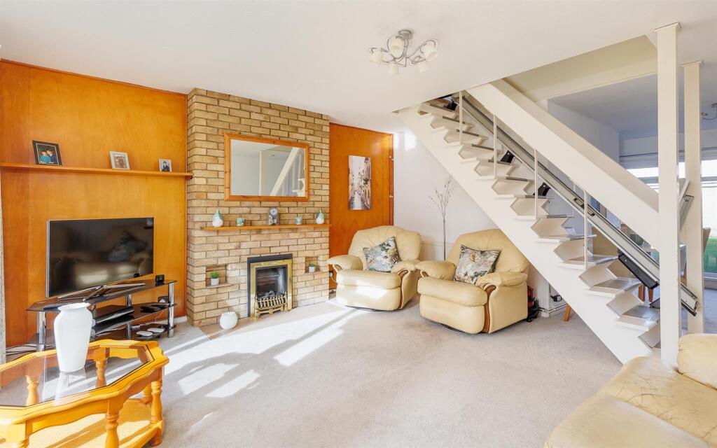 Main image of property: CHAIN FREE WITH GARAGE - Staplers Road, Newport